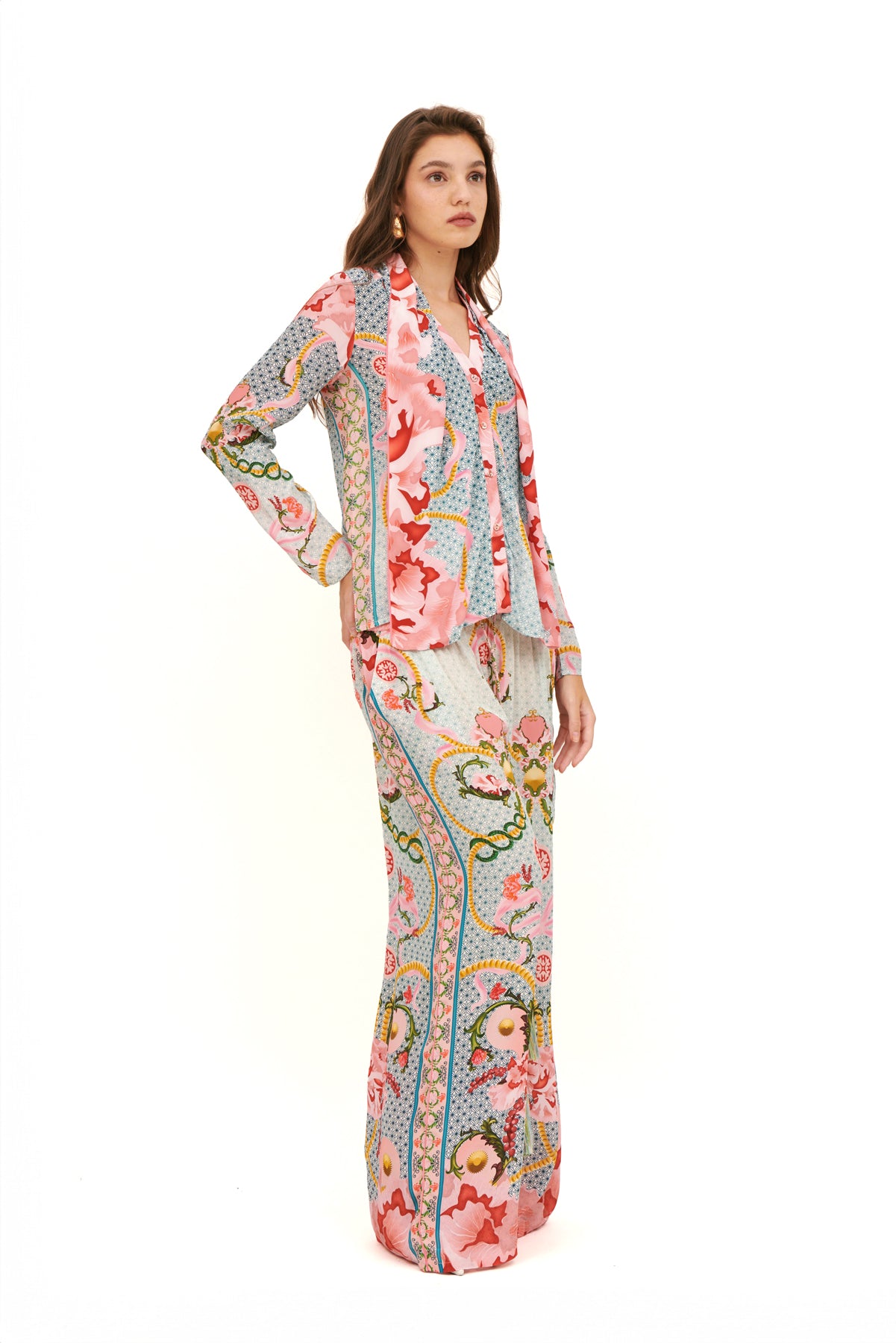 FULL SLEEVES TOP WITH SCARF