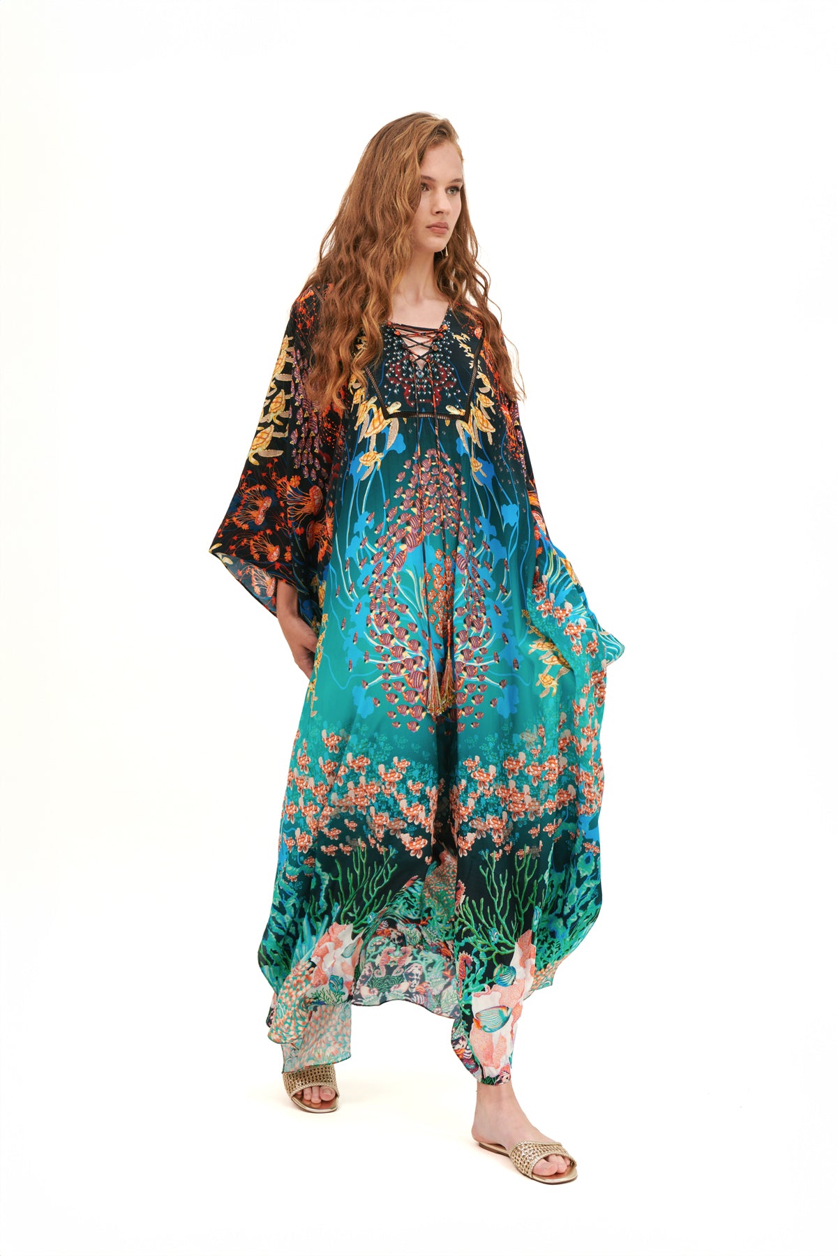 FULLNESS KAFTAN WITH NECK DETAILS