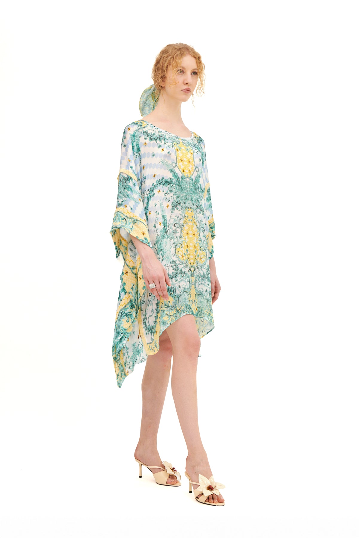Yolka square kaftan with a relaxed fit and elegant design, perfect for effortless style.