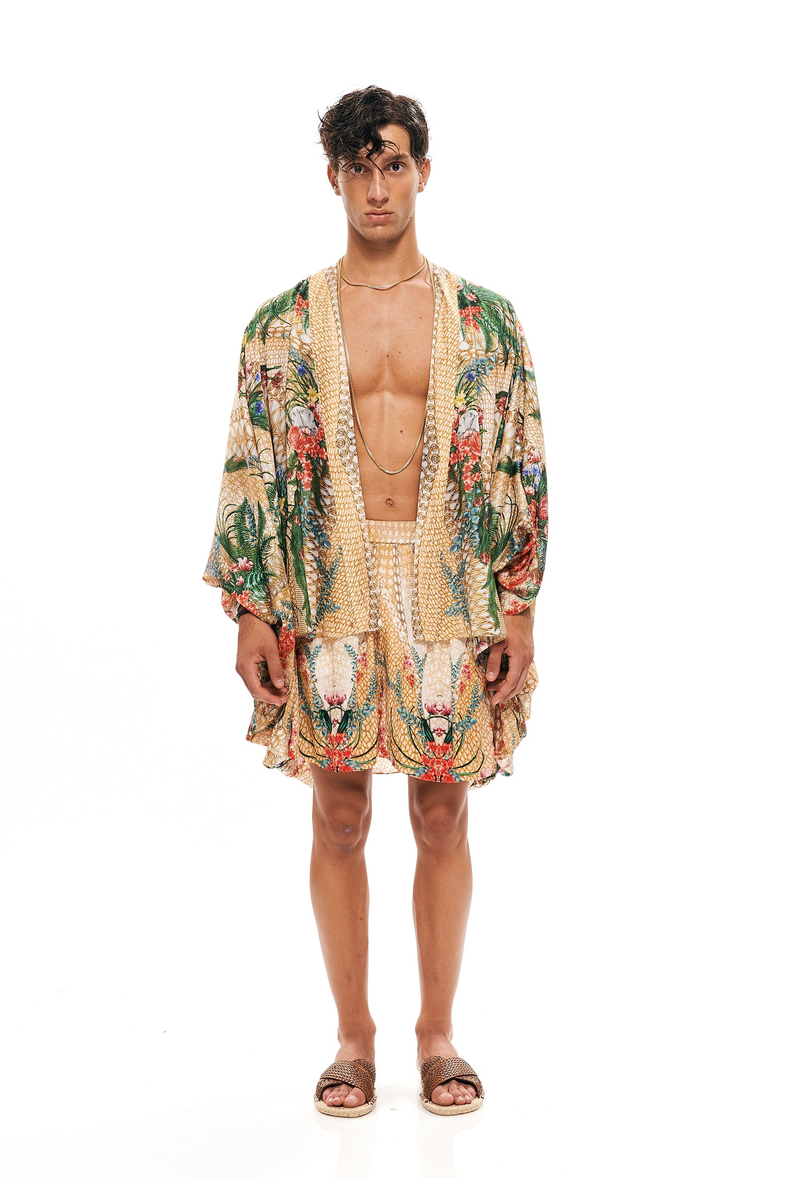 Shell cover-up in 75% Viscose and 25% Silk with "Alice Garden Natural Sand" print.