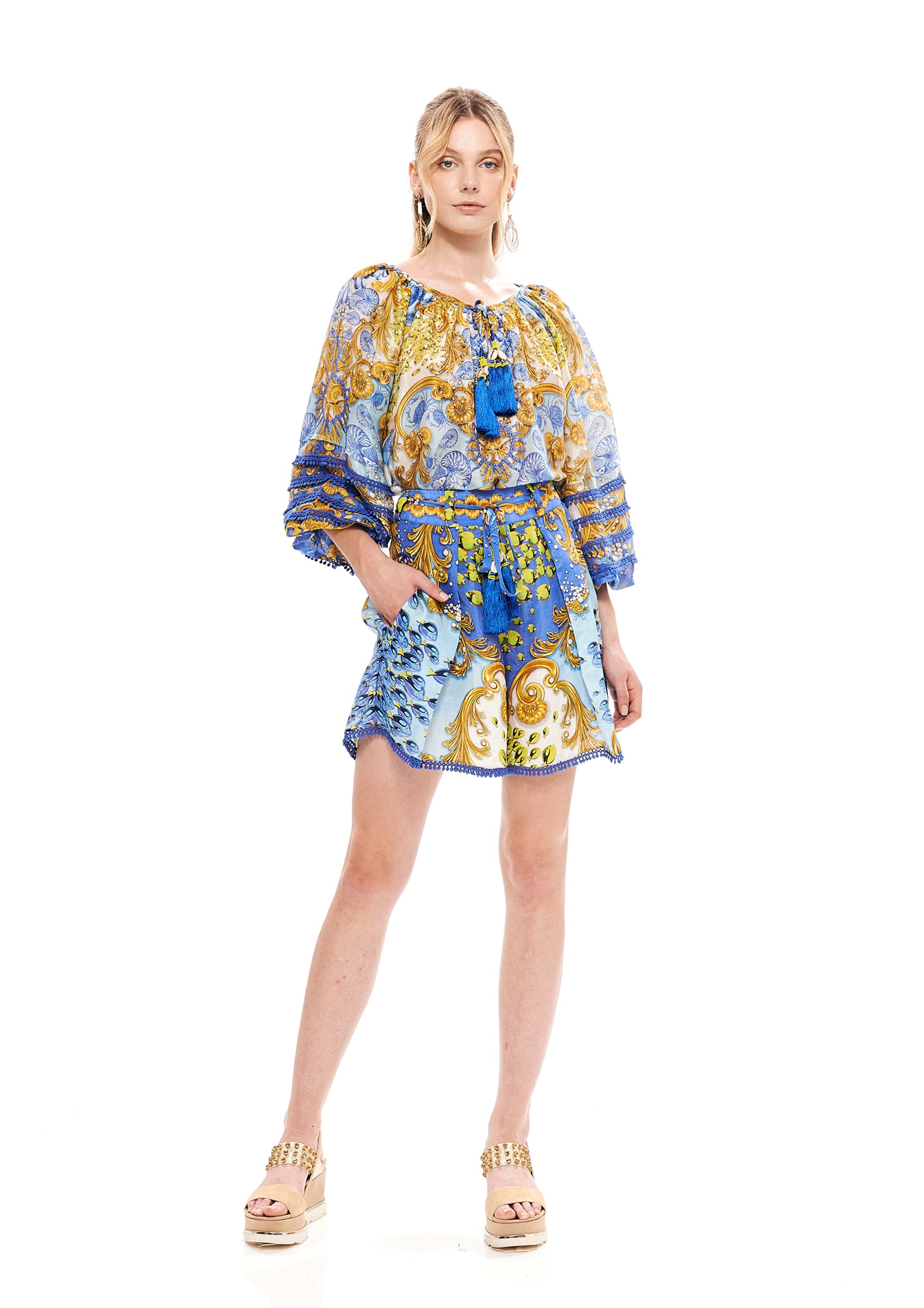 Pleated shorts in 15% Linen and 85% Viscose with "Mare Tesor Giorno" print.