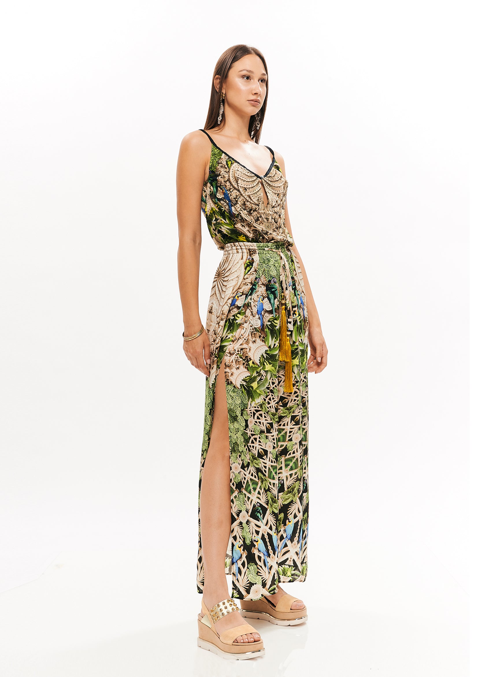 Round neck top in Silk Bemberg with "Acanthus Temple Black" print.