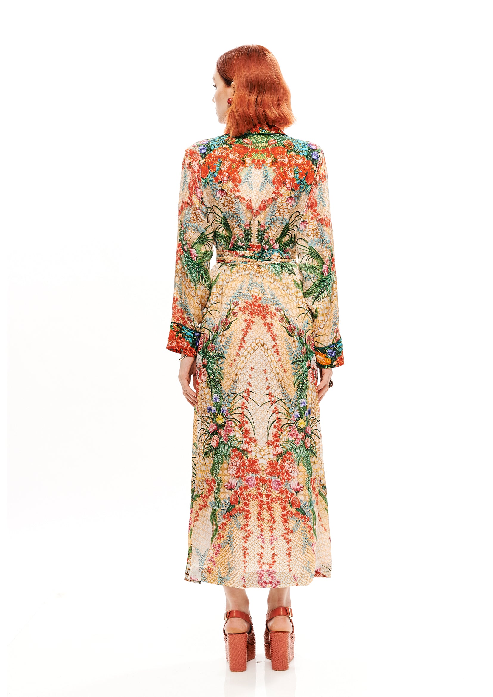 Block long jacket dress in 40% Silk and 60% Bemberg with "Alice Garden Natural Sand" and "Alice Garden Jungle" prints.