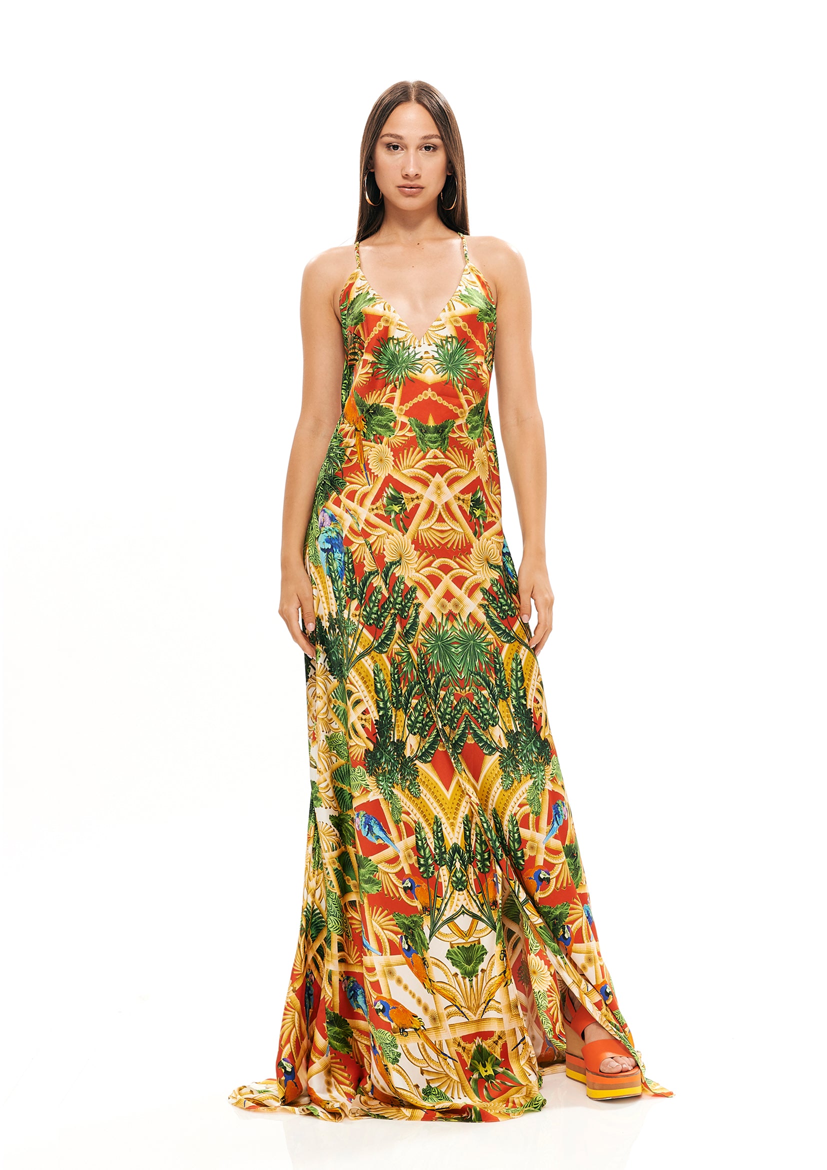 Backless sexiness long dress in 40% Silk and 60% Bemberg with "Acanthus Temple Red" print.