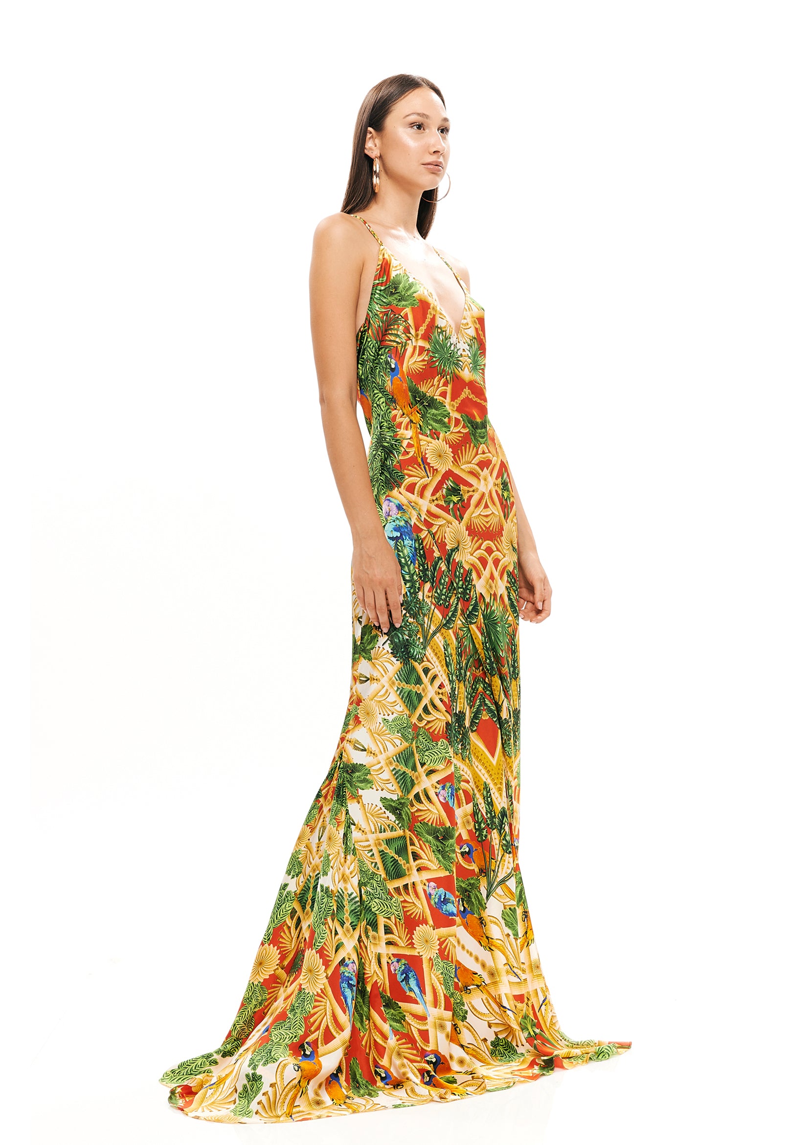 Backless sexiness long dress in 40% Silk and 60% Bemberg with "Acanthus Temple Red" print.