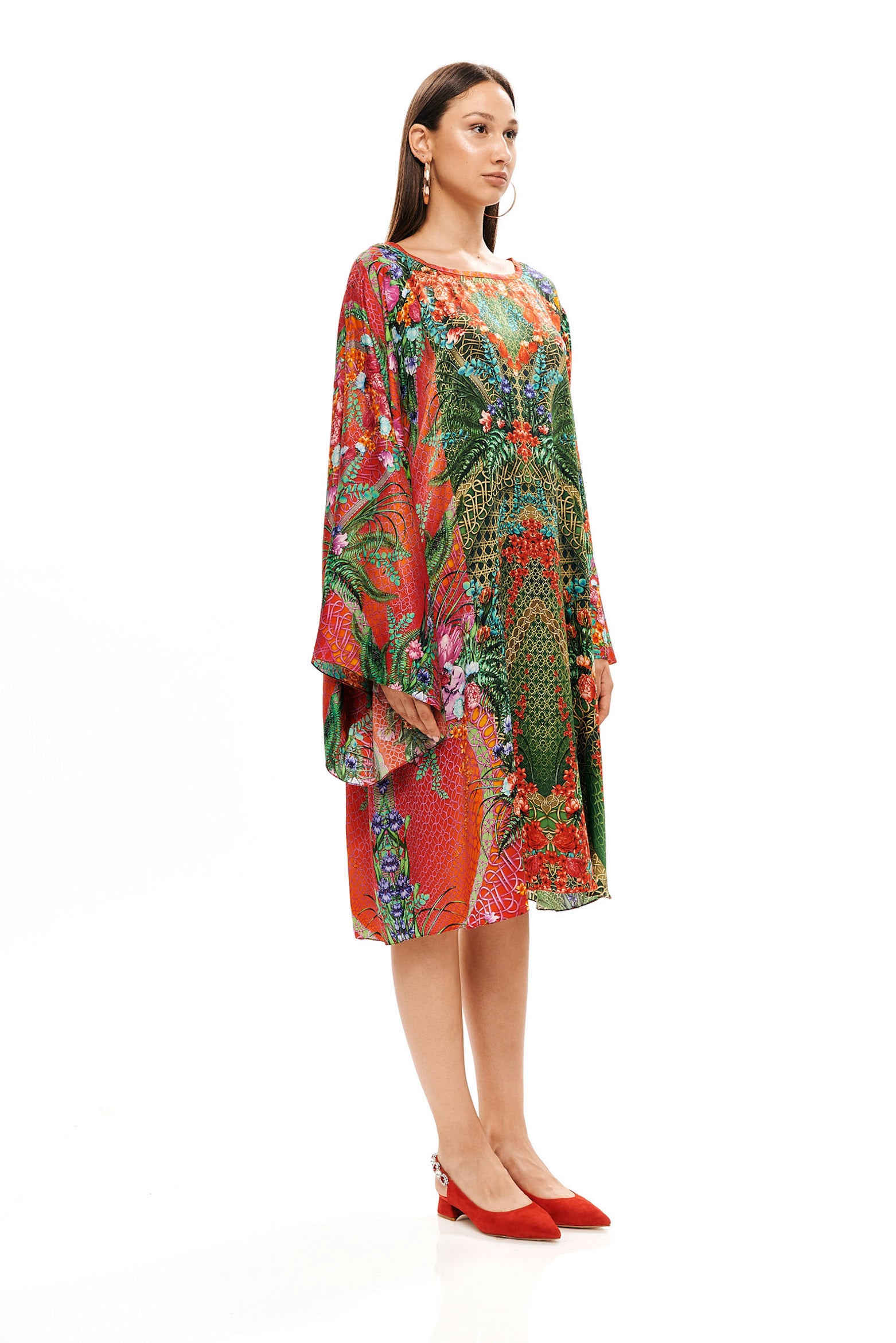 Iva midi kaftan in 40% Silk and 60% Bemberg with "Alice Garden Jungle" and "Alice Garden Neon Sunset" prints.