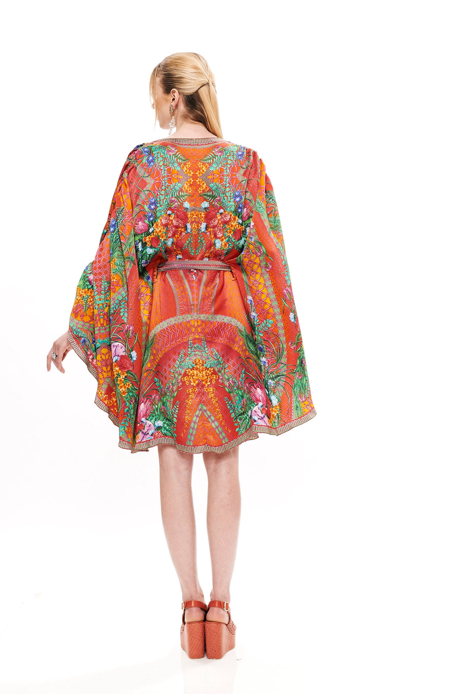 KIMONO WITH GATHERING ON ARMS