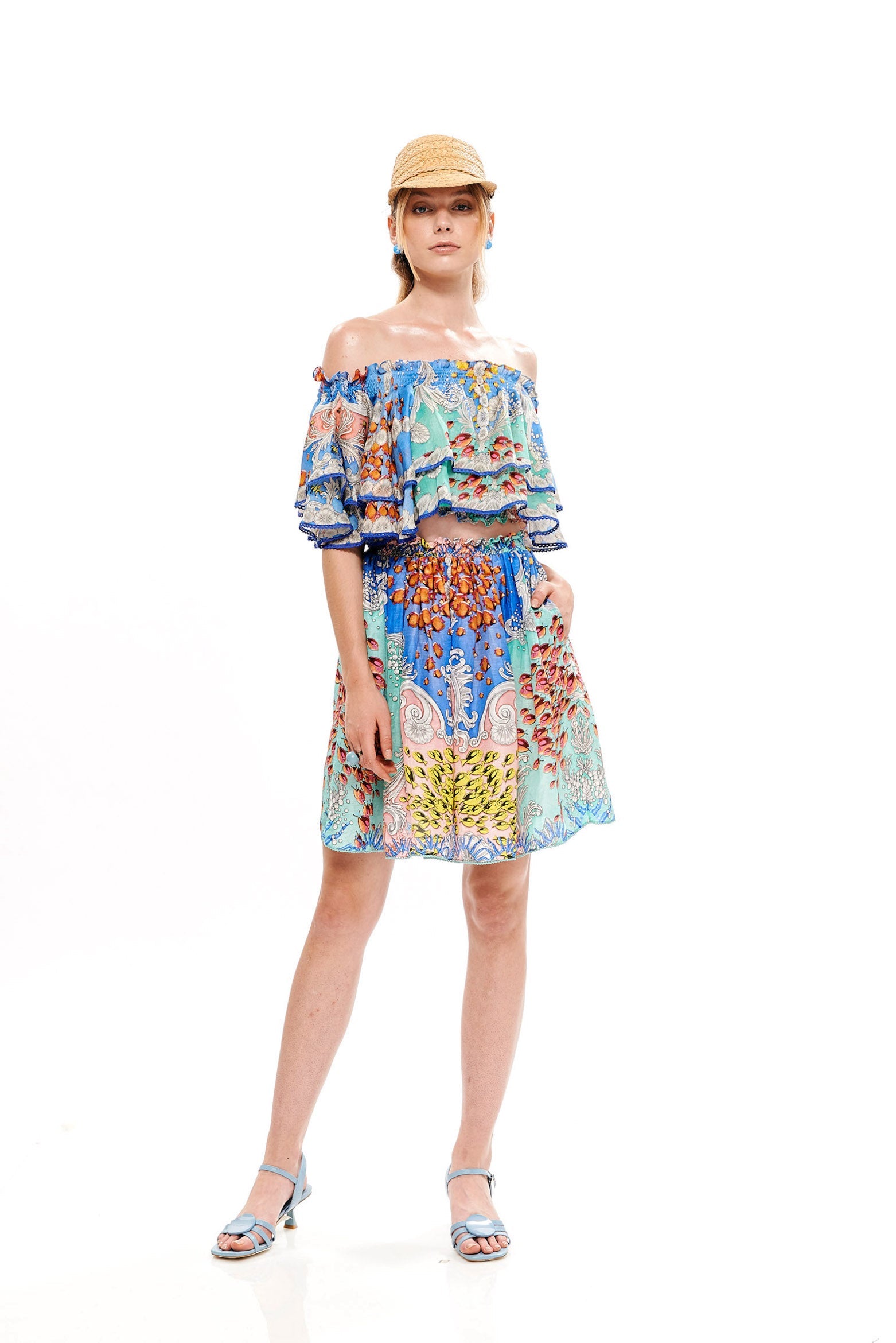 Crop top ruffle in 15% Linen and 85% Viscose with "Mare Tesor Alba" print.