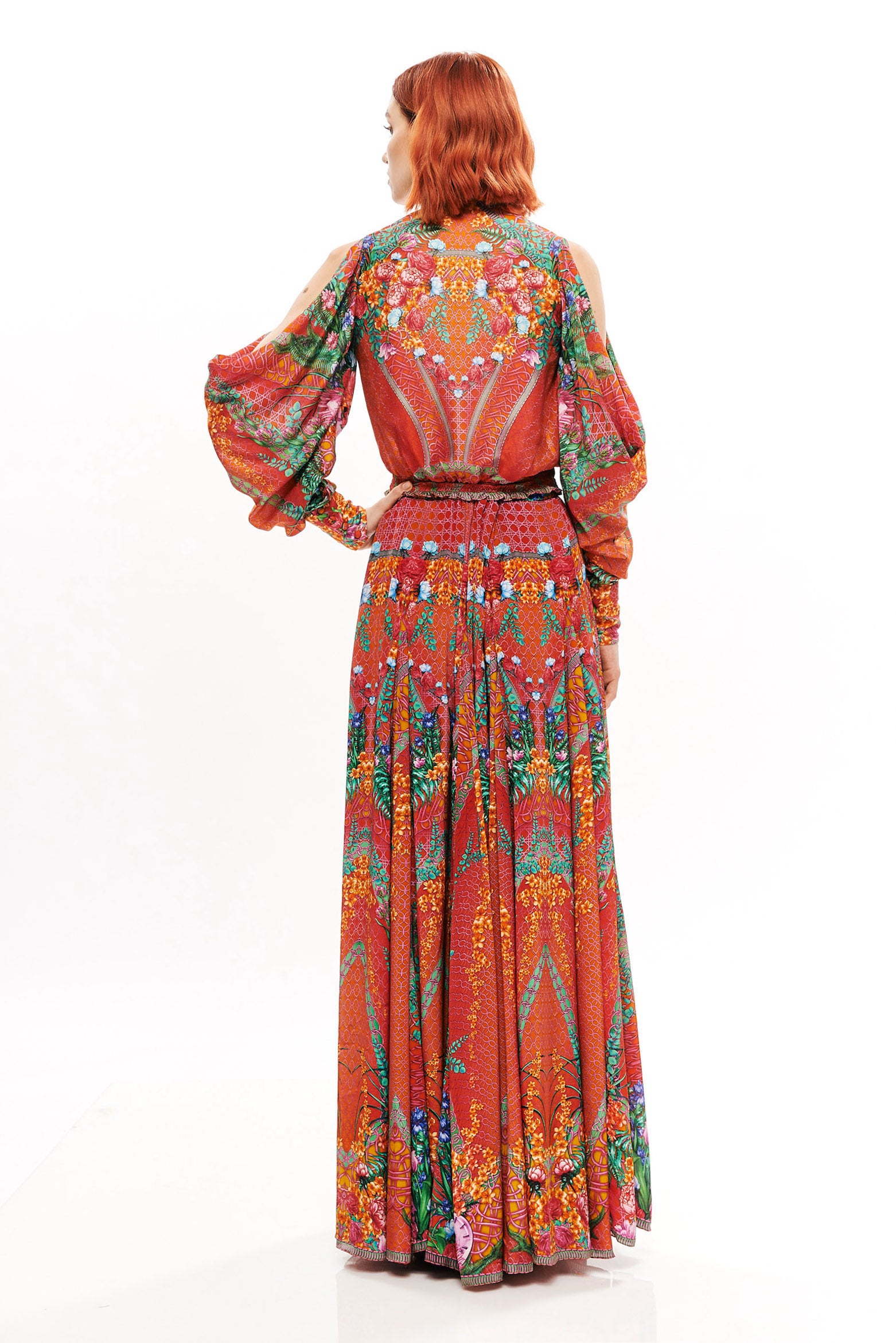 Drop arms top in 75% Viscose and 25% Silk with "Alice Garden Neon Sunset" print.