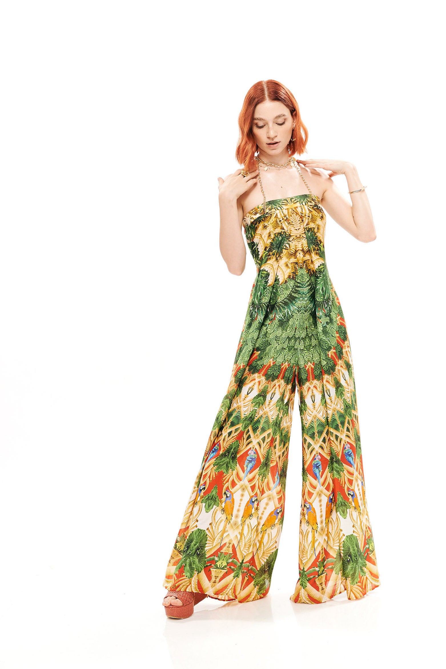 Seventies jumpsuit in 75% Viscose and 25% Silk with "Acanthus Temple Red" print.