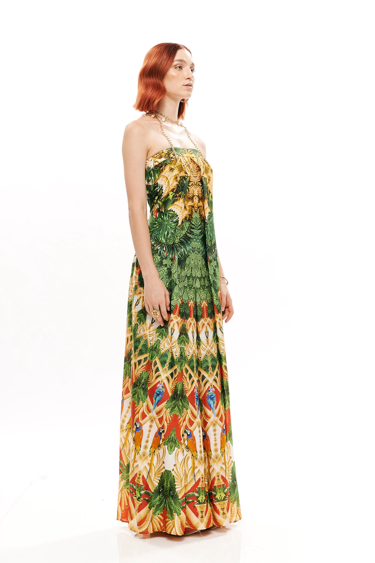 Seventies jumpsuit in 75% Viscose and 25% Silk with "Acanthus Temple Red" print.