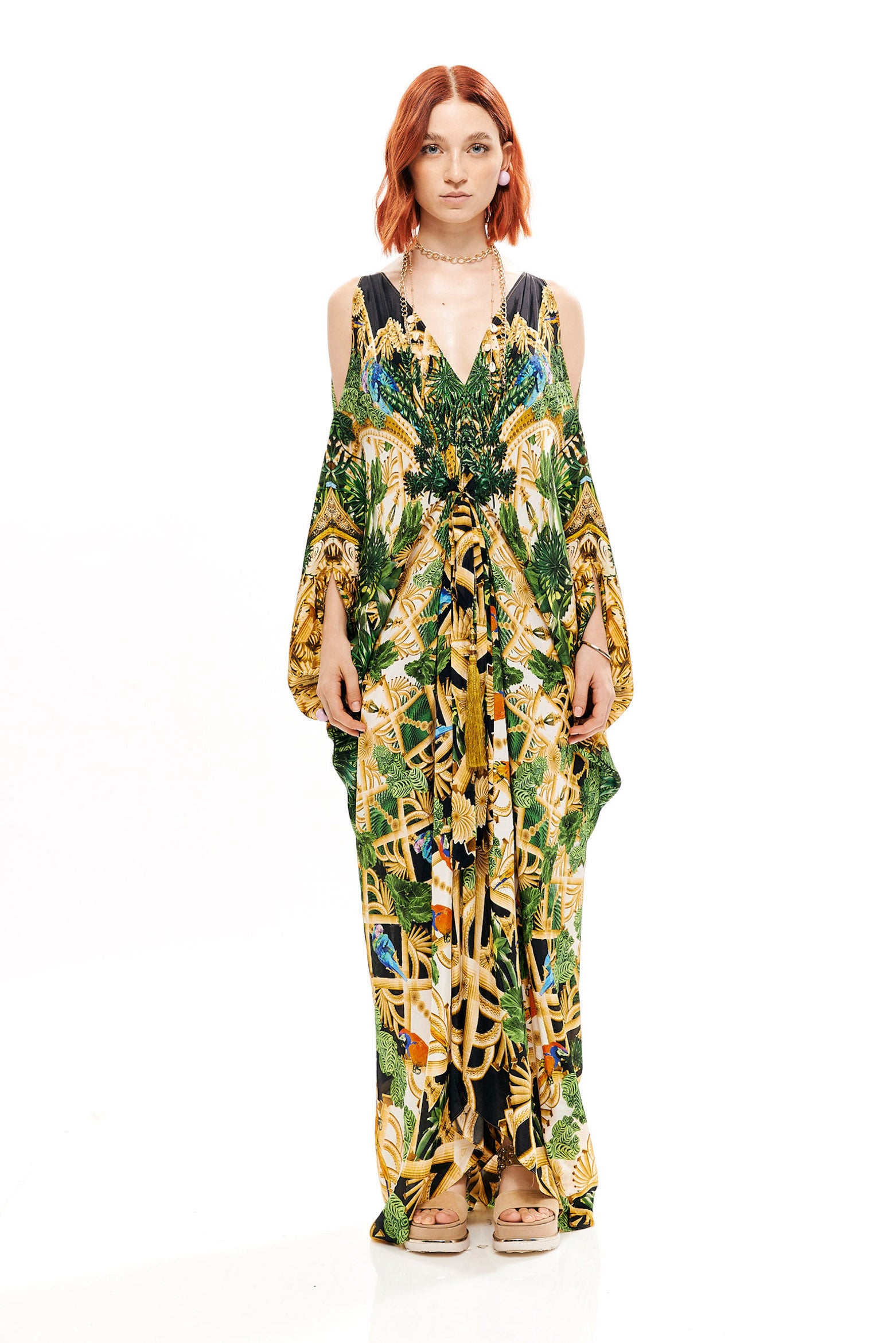 Square long kaftan in 40% Silk and 60% Viscose with "Acanthus Temple Black" print.