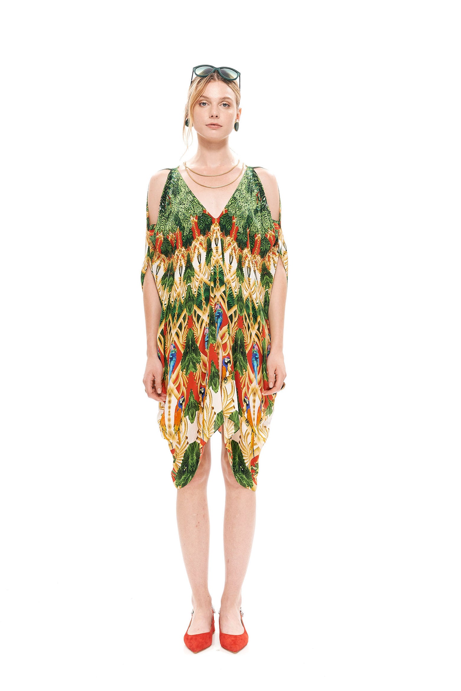 Square short kaftan in 40% Silk and 60% Viscose with "Acanthus Temple Red" print.