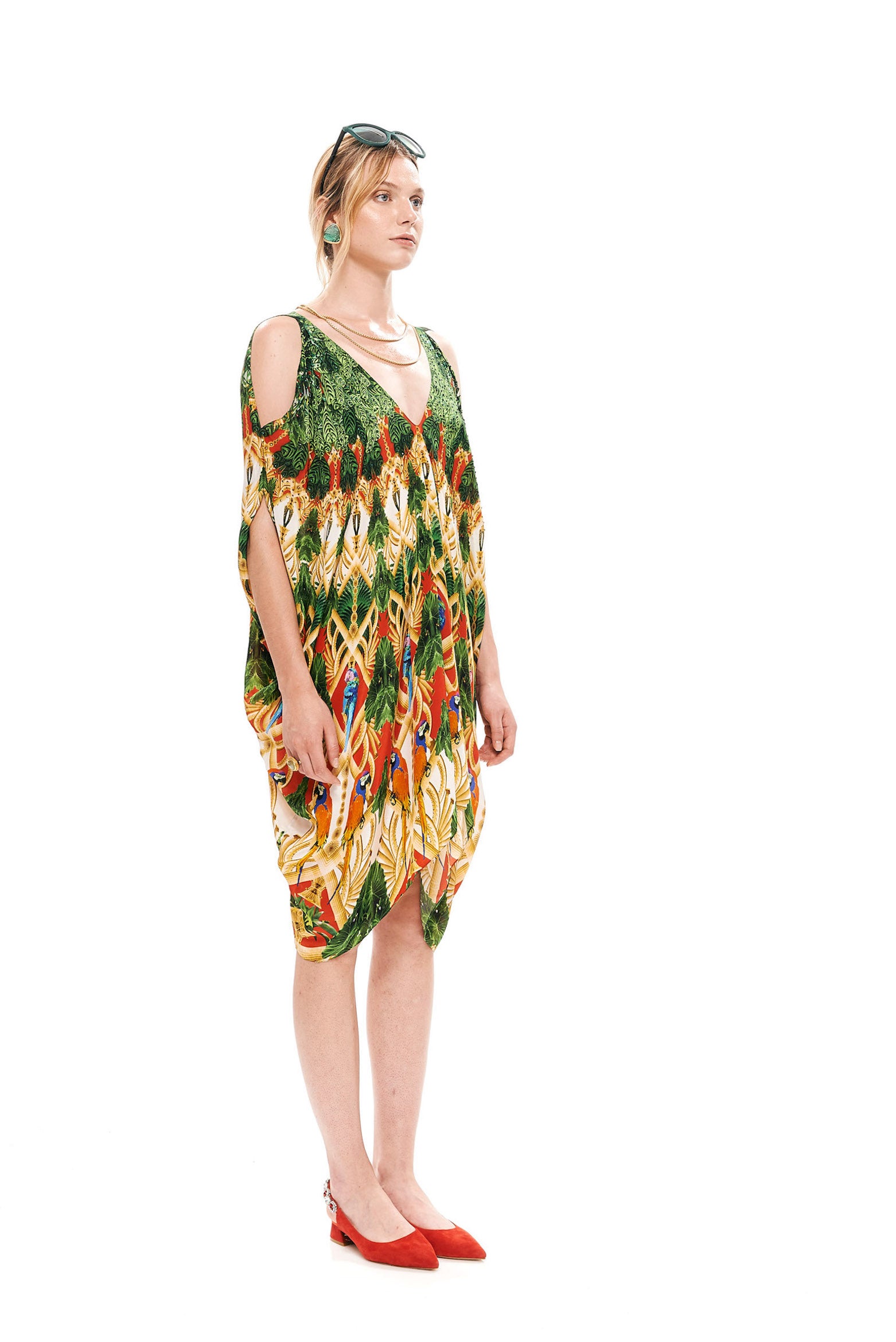 Square short kaftan in 40% Silk and 60% Viscose with "Acanthus Temple Red" print.