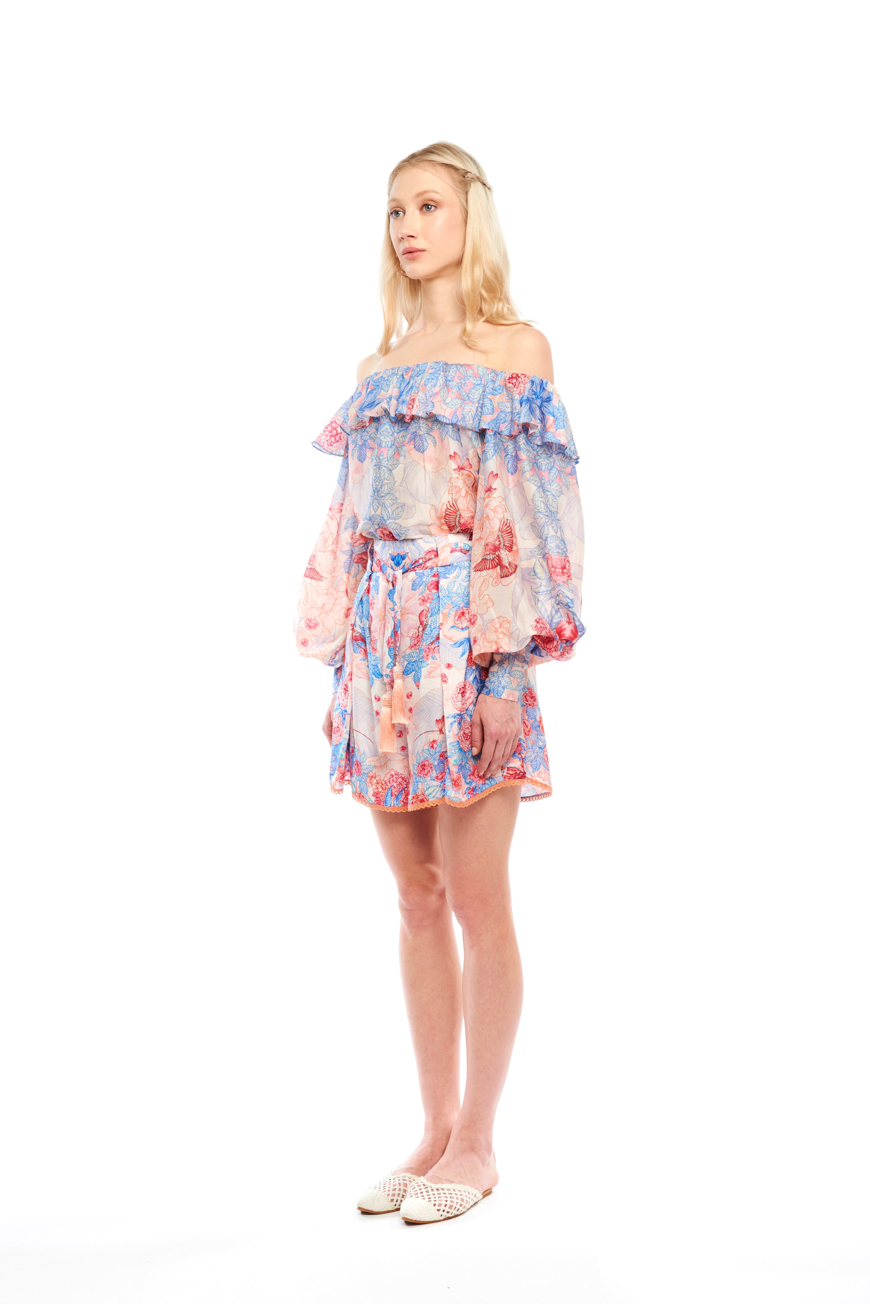 Pleated shorts in Garden Blue print, linen satin