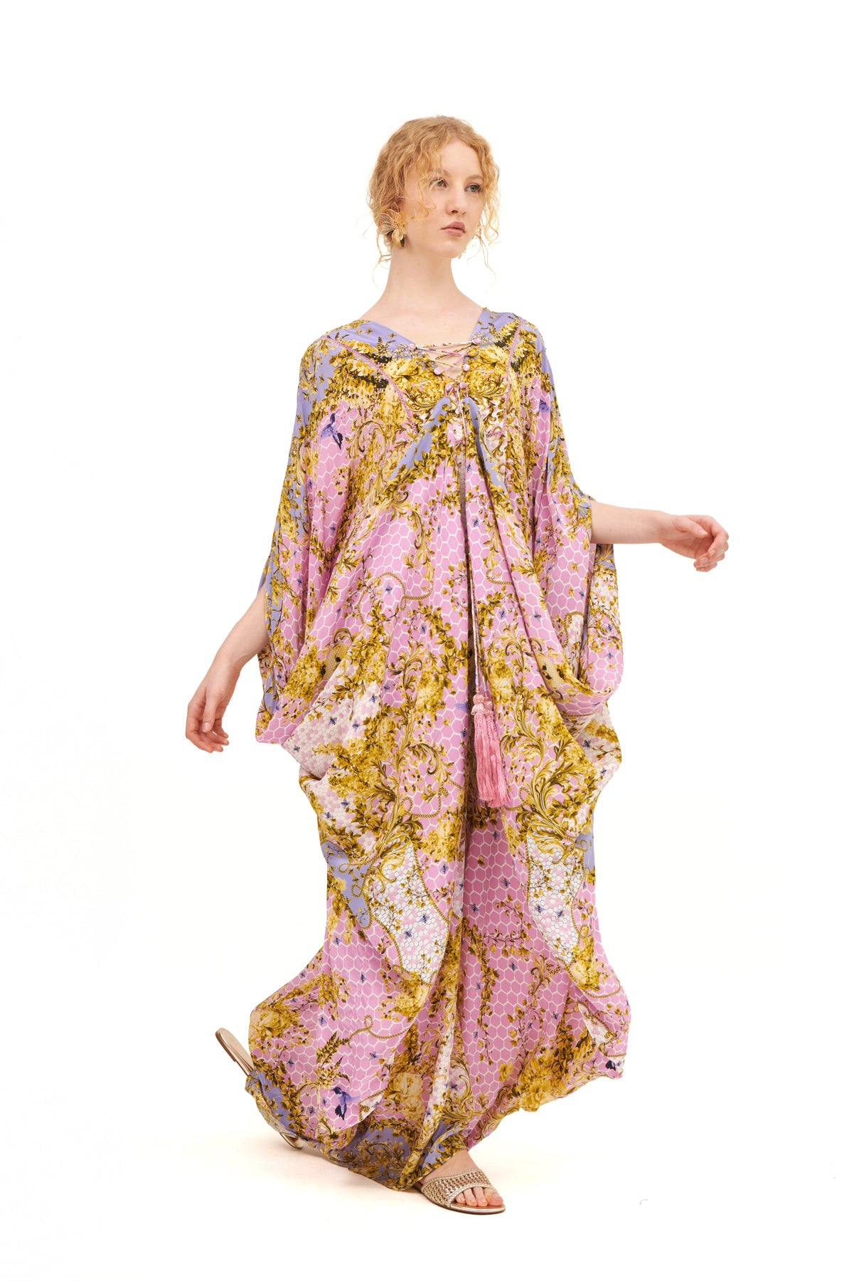 FLY AWAY KAFTAN WITH NECK DETAILS