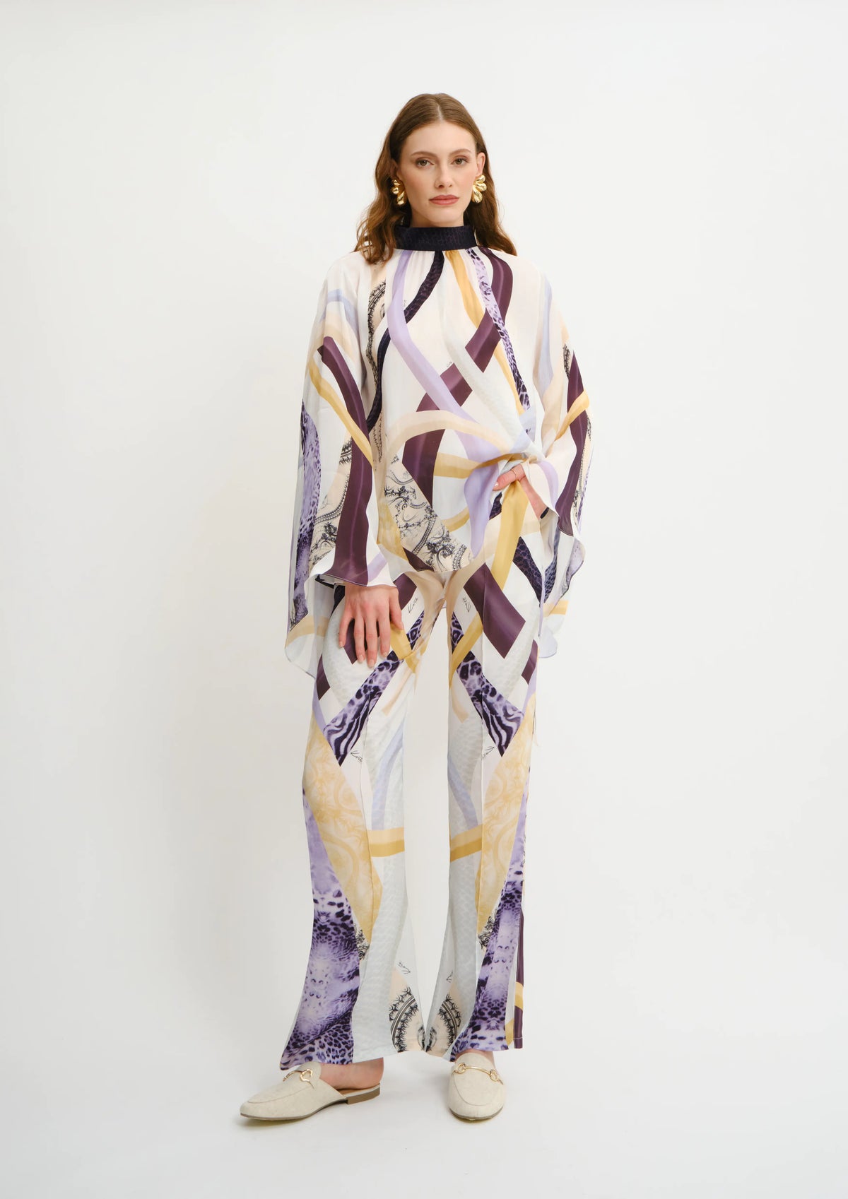 Model wearing Straight-fit summer trousers in Sahara Notte print by Koré Collections