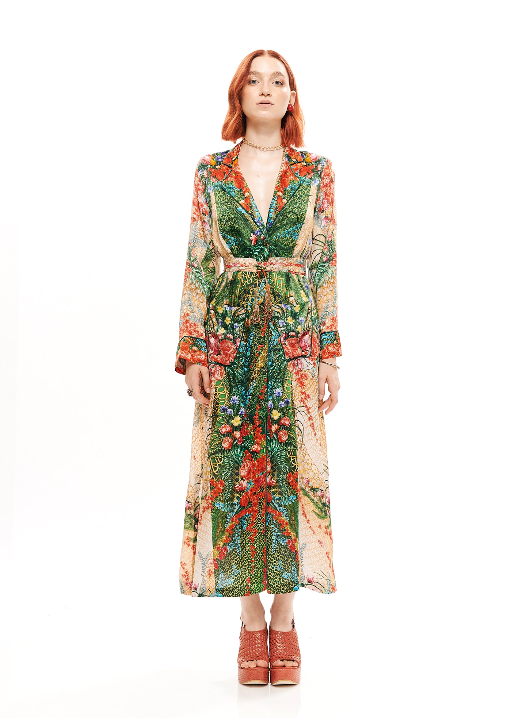 Block long jacket dress in 40% Silk and 60% Bemberg with "Alice Garden Natural Sand" and "Alice Garden Jungle" prints.