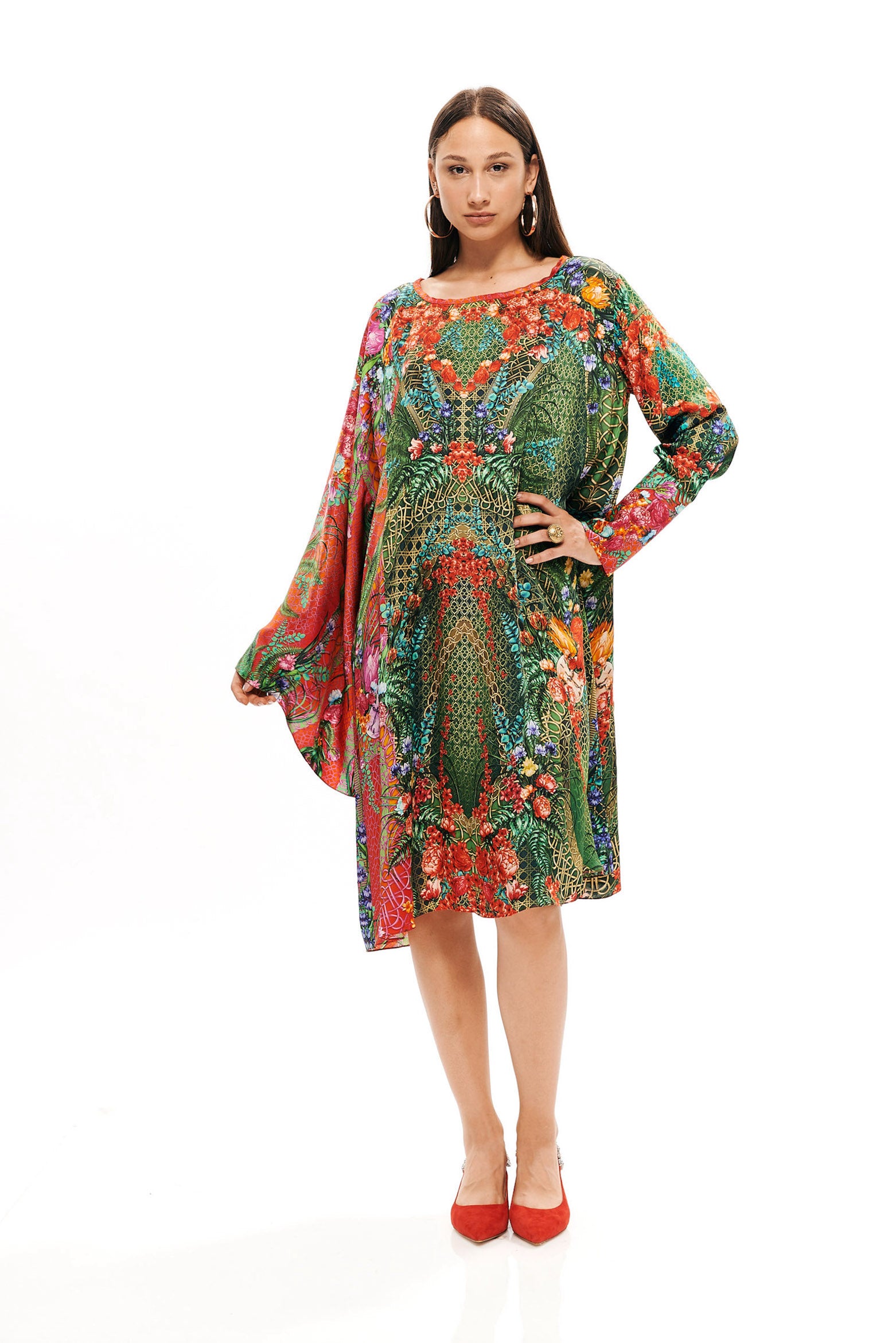 Iva midi kaftan in 40% Silk and 60% Bemberg with "Alice Garden Jungle" and "Alice Garden Neon Sunset" prints.