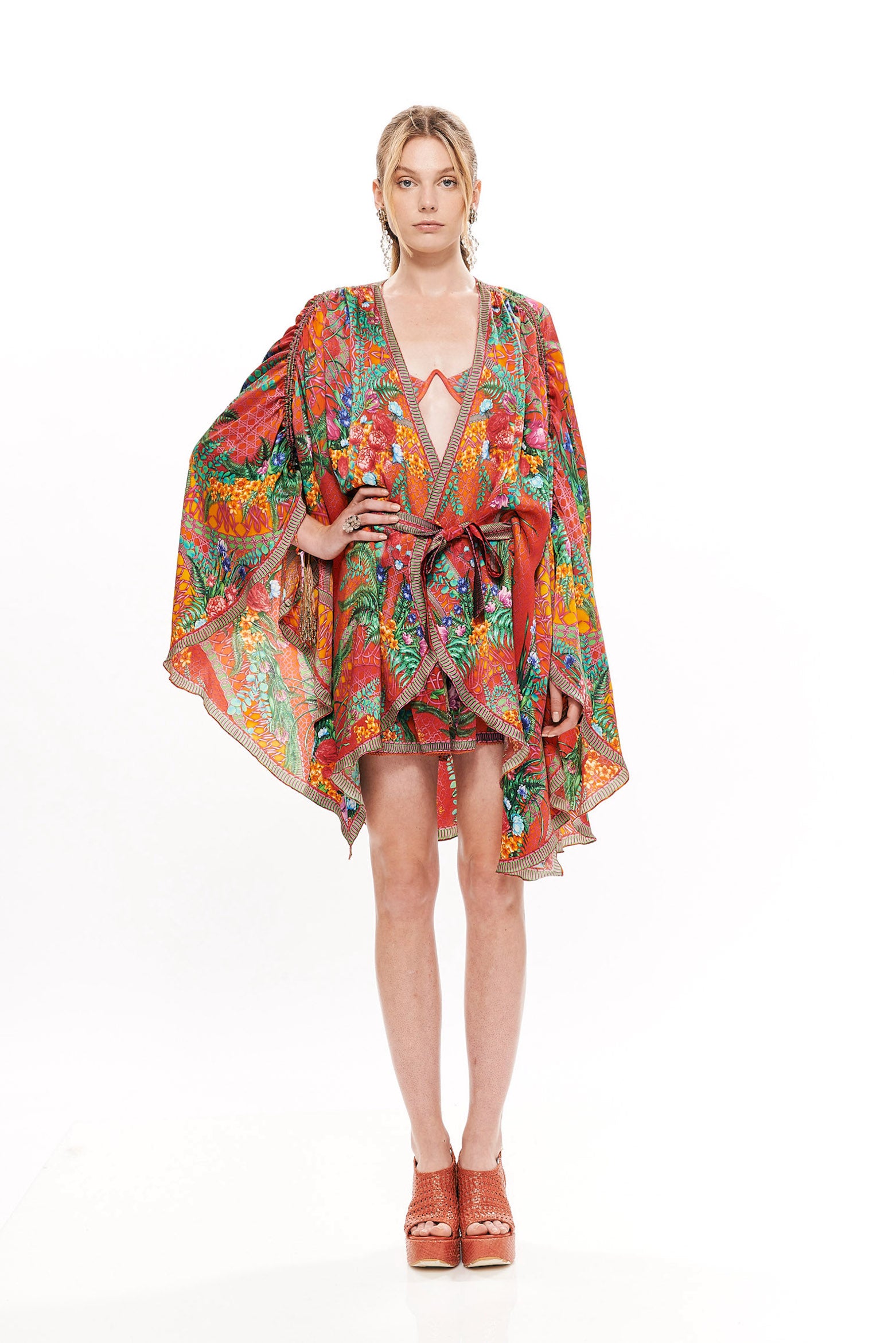 KIMONO WITH GATHERING ON ARMS