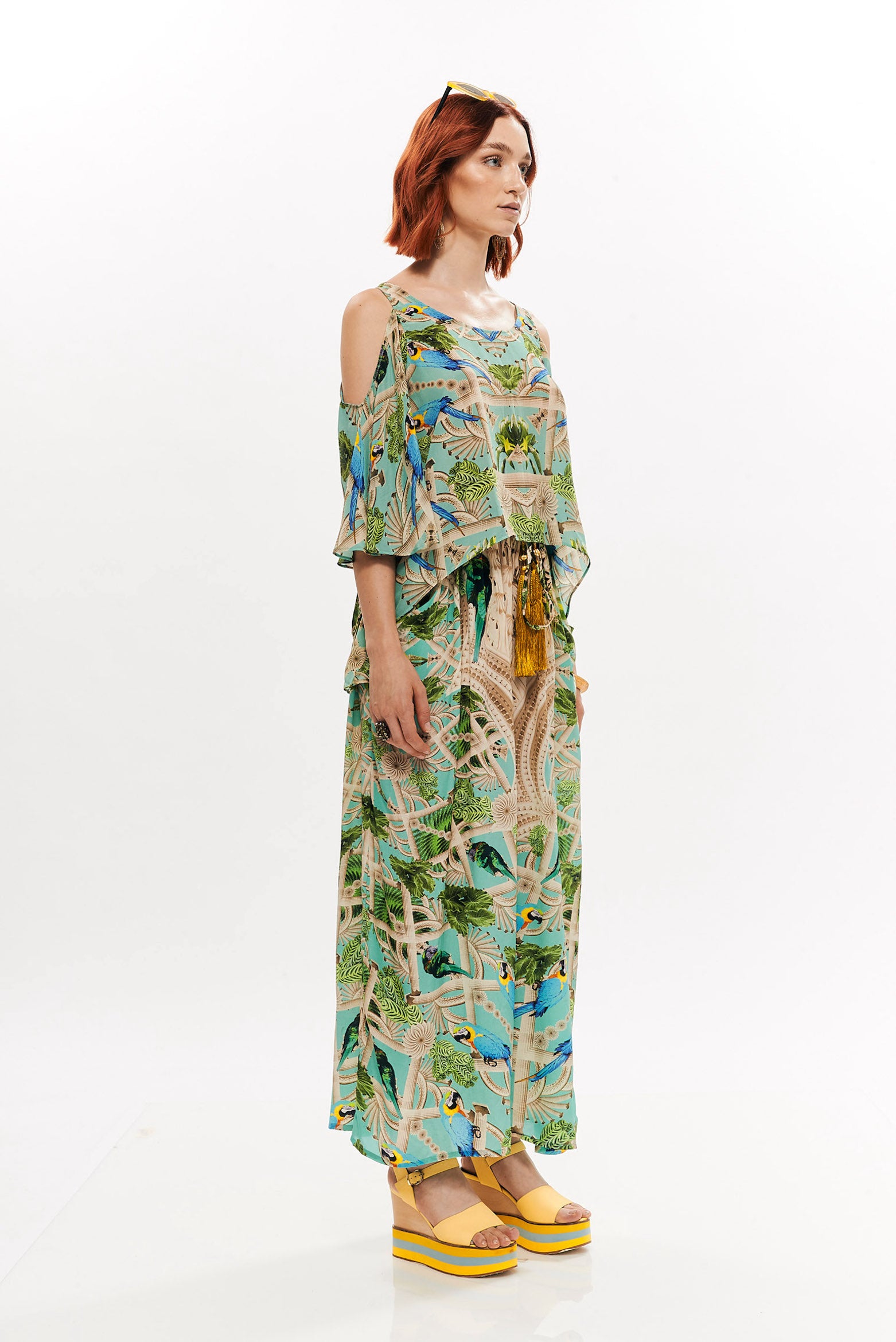 Tank top with arms in 40% Silk and 60% Viscose with "Acanthus Temple Verde Acqua" print.