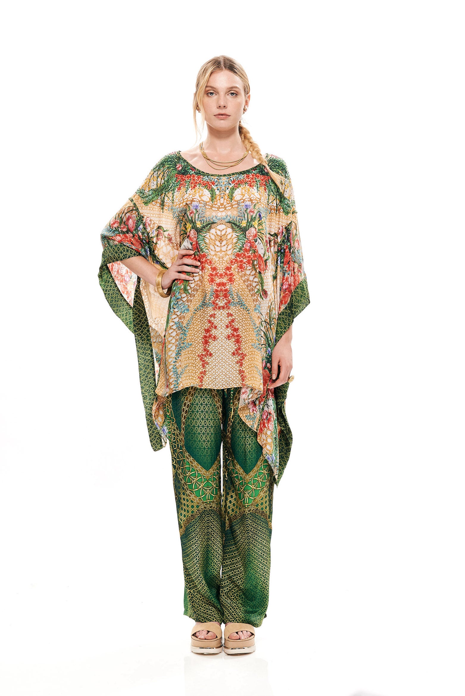 Long lounge pants in 40% Silk and 60% Viscose with "Alice Garden Jungle - Texture" print.