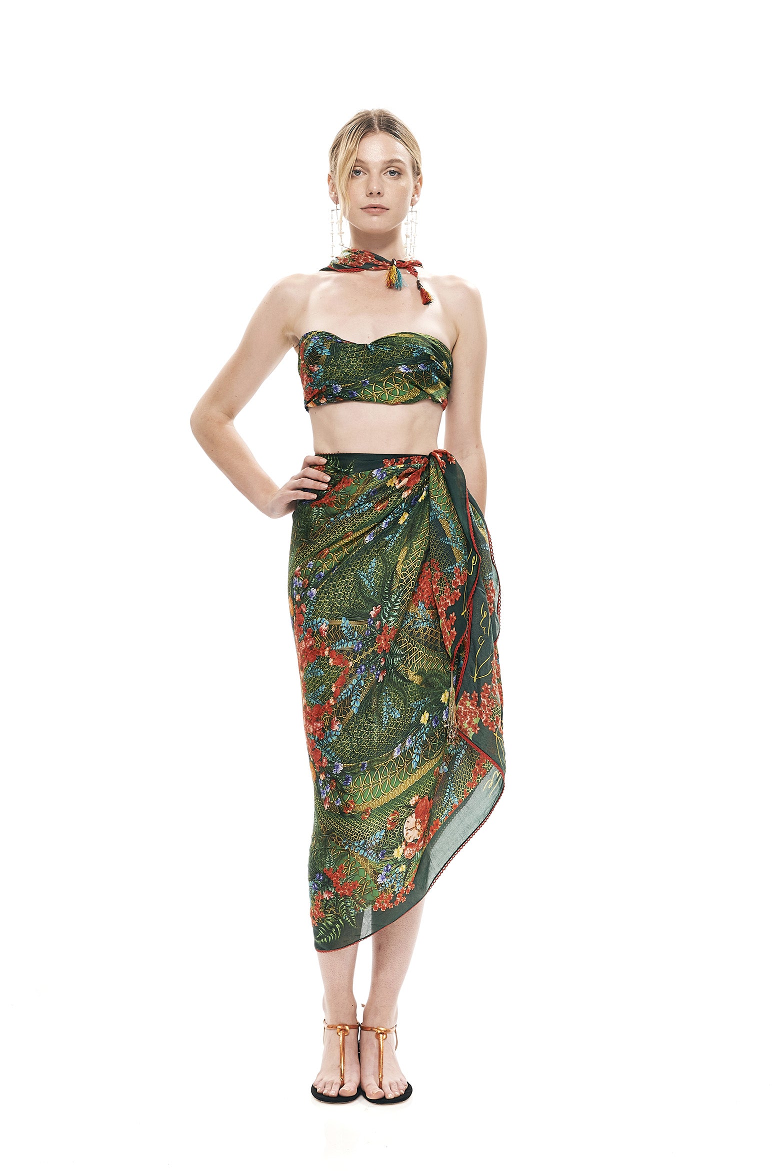 KR22 scarf in 100% Fine Satin with "Alice Garden Jungle" print.